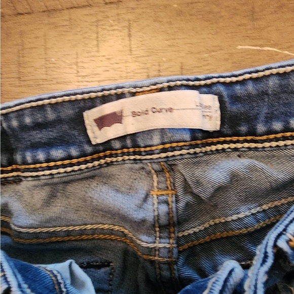 Levi cut off jean shorts size 3 - Picture 3 of 4